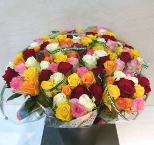BQT 10 ROSES 50 cm GB RAINBOW
